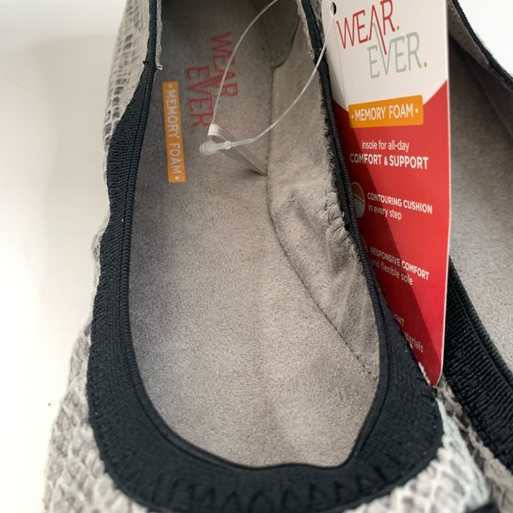 Wear Ever women’s Flats shoes sneak/black  color size 6,6.5,8,8.5 - Picture 2 of 9